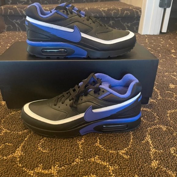Athletic_Shoes